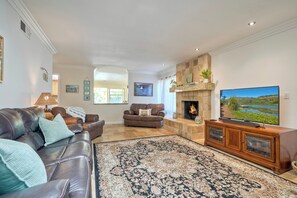 Télévision, cheminée