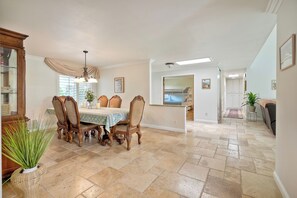 Dining - Tranquil 3-bedroom Lakefront Retreat with Private Dock in Lake San Marcos (San Marcos)