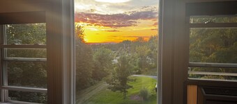 Perfect Ski Weekend Getaway - Cozy Winter Retreat