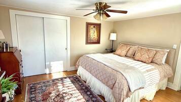 3 habitaciones, escritorio, tabla de planchar con plancha y wifi gratis