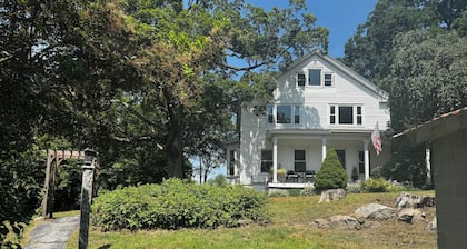 Charming farmhouse in Pembroke - Family and pet friendly