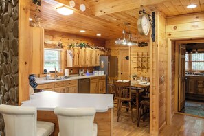 Dining - Wraparound Views and Forest Feels with Game Room and Pool Table (Grassy Creek)