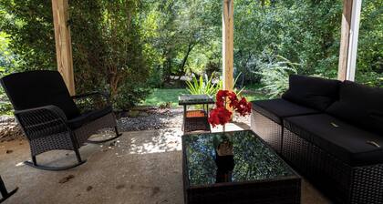 Suite B: Cozy Rear Entry Basement Escape 1bed, 1bath