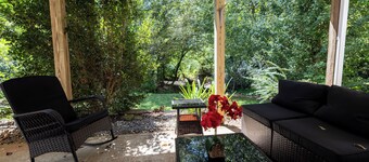 Suite B: Cozy Rear Entry Basement Escape