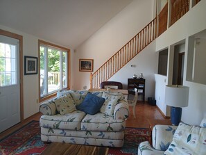 Smart TV, DVD player, books