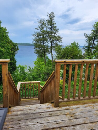 Beautiful Georgian Bay Waterfront Home. Spectacular Escarpment and Island Views