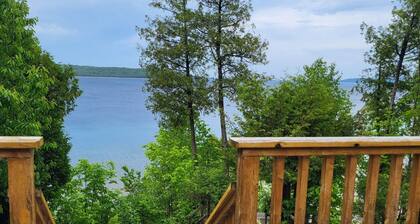 Beautiful Georgian Bay Waterfront Home. Spectacular Escarpment and Island Views