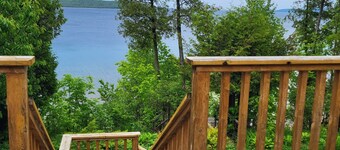 Beautiful Georgian Bay Waterfront Home. Spectacular Escarpment and Island Views