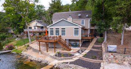 Charming Lake of the Ozarks Cabin, 3BR + Loft, Dock & Fun for All! Sleeps 10