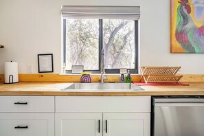 Micro-ondes, four, plaque de cuisson, lave-vaisselle
