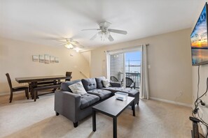 Living area - 3305 Park Blvd, Unit 3 (Wildwood)
