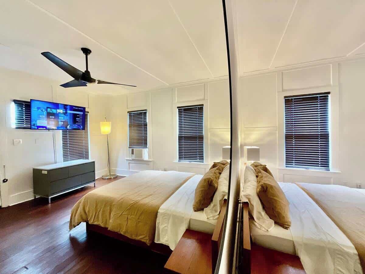 Een strijkplank/strijkijzer, gratis wifi, beddengoed