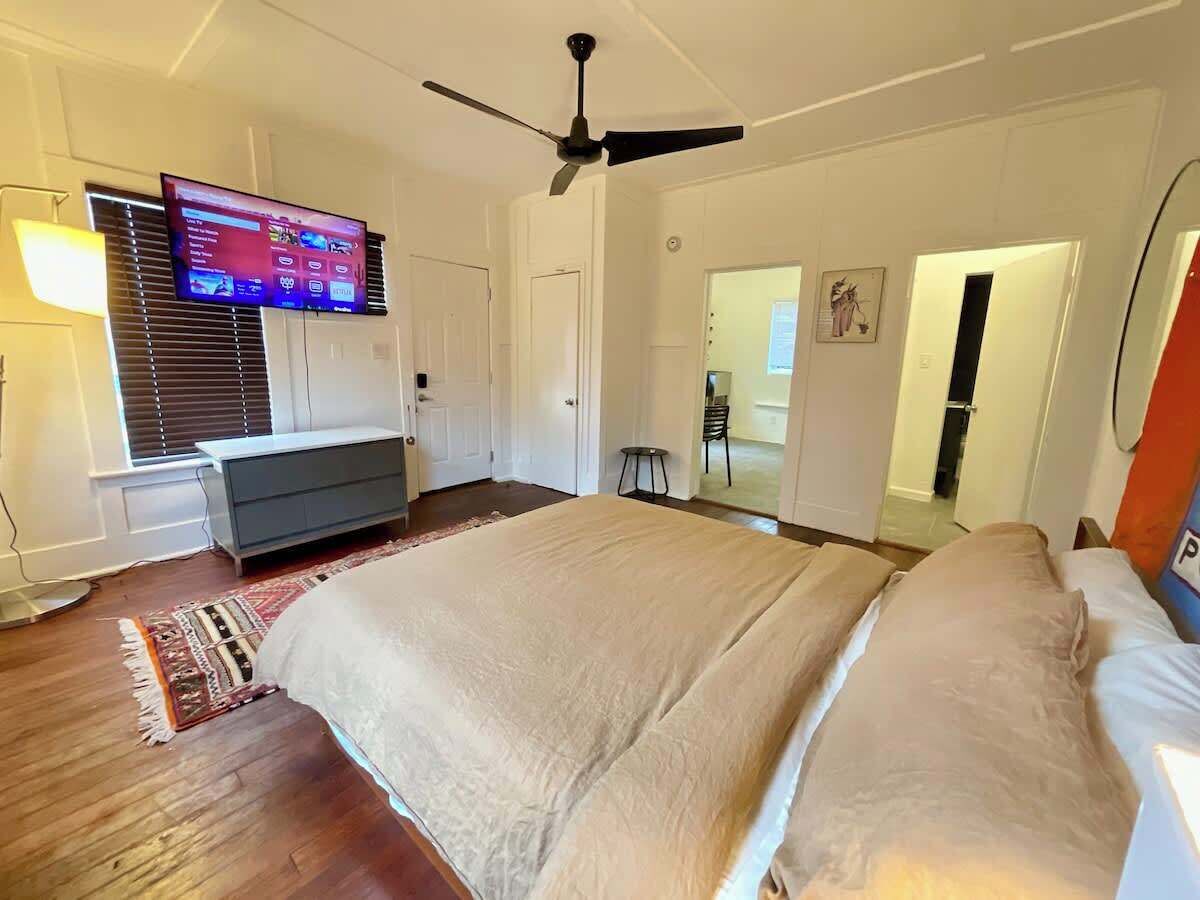 Iron/ironing board, free WiFi, bed sheets