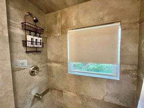 Suihku, hiustenkuivaaja