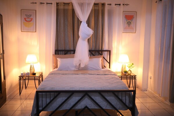 2 habitaciones, tabla de planchar con plancha, wifi y ropa de cama