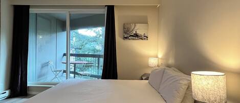 خدمة الإنترنت وملاءات أسرّة