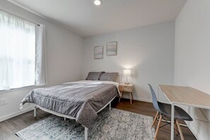 3 chambres, fer et planche à repasser
