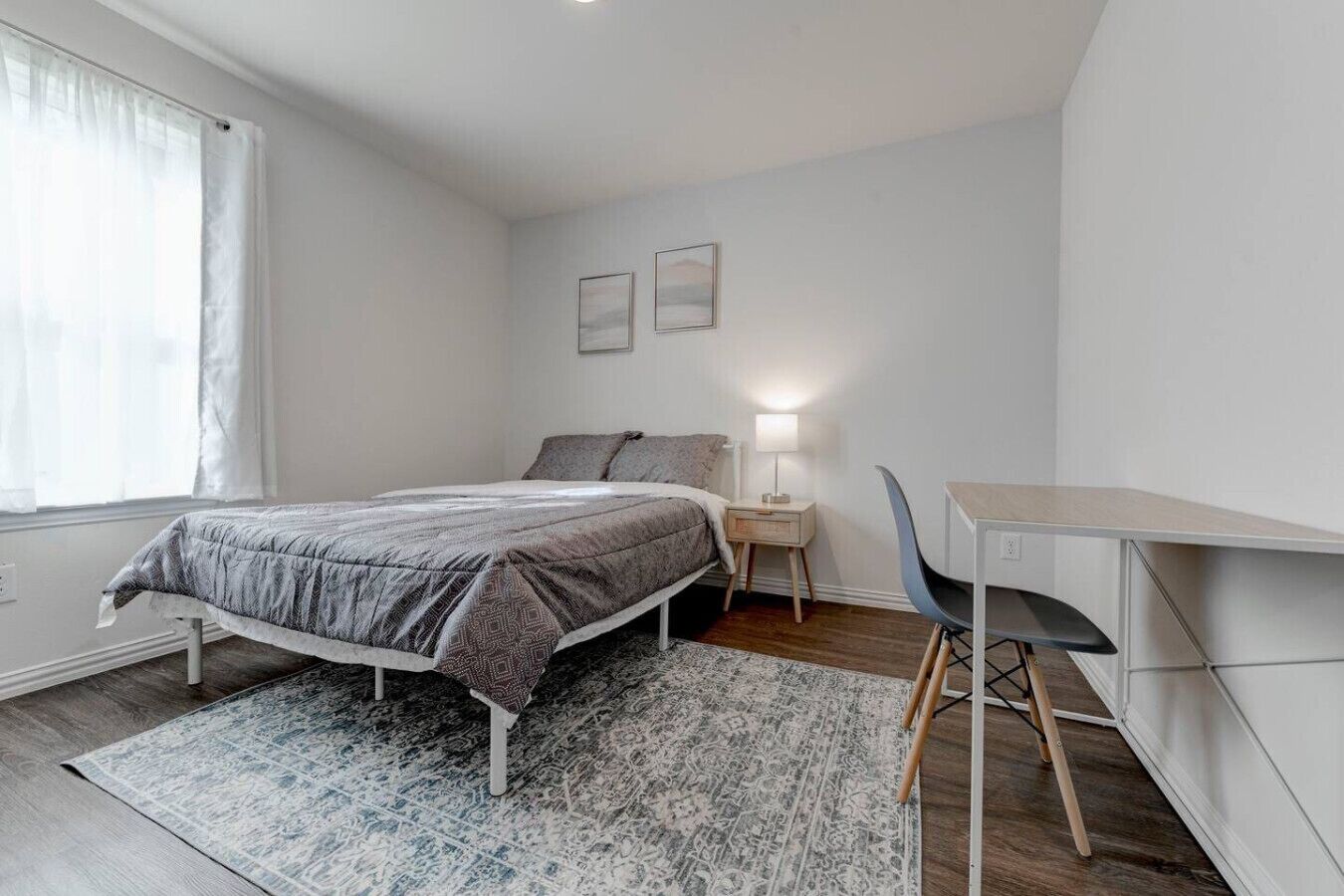 3 chambres, fer et planche à repasser