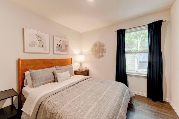 3 Schlafzimmer, Bügeleisen/Bügelbrett