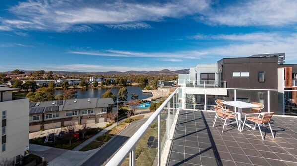 تناول الطعام بالخارج