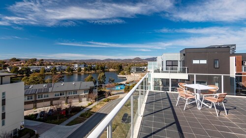 Modern Escape with Lake and Mountain Views