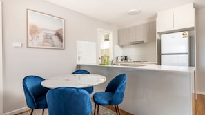 Dining - Lake & Mountain Escape Greenway (Greenway)