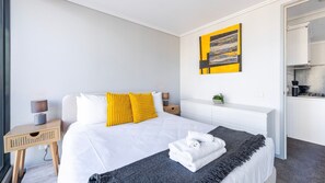 1 bedroom, desk, free WiFi, bed sheets