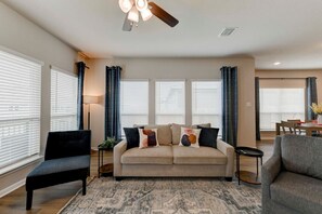 TV - Temple 3BR Home 4 Beds, Great (Temple)