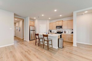 Cookware/dishes/utensils - Temple 3BR Home 4 Beds, Great (Temple)