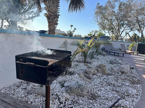 Beachside Condo, Anna Maria FL, King Bed 1st Floor