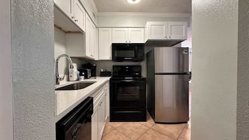 Fridge, microwave, stovetop, dishwasher
