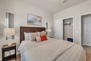 4 Schlafzimmer, Schreibtisch, Bügeleisen/Bügelbrett, kostenloses WLAN