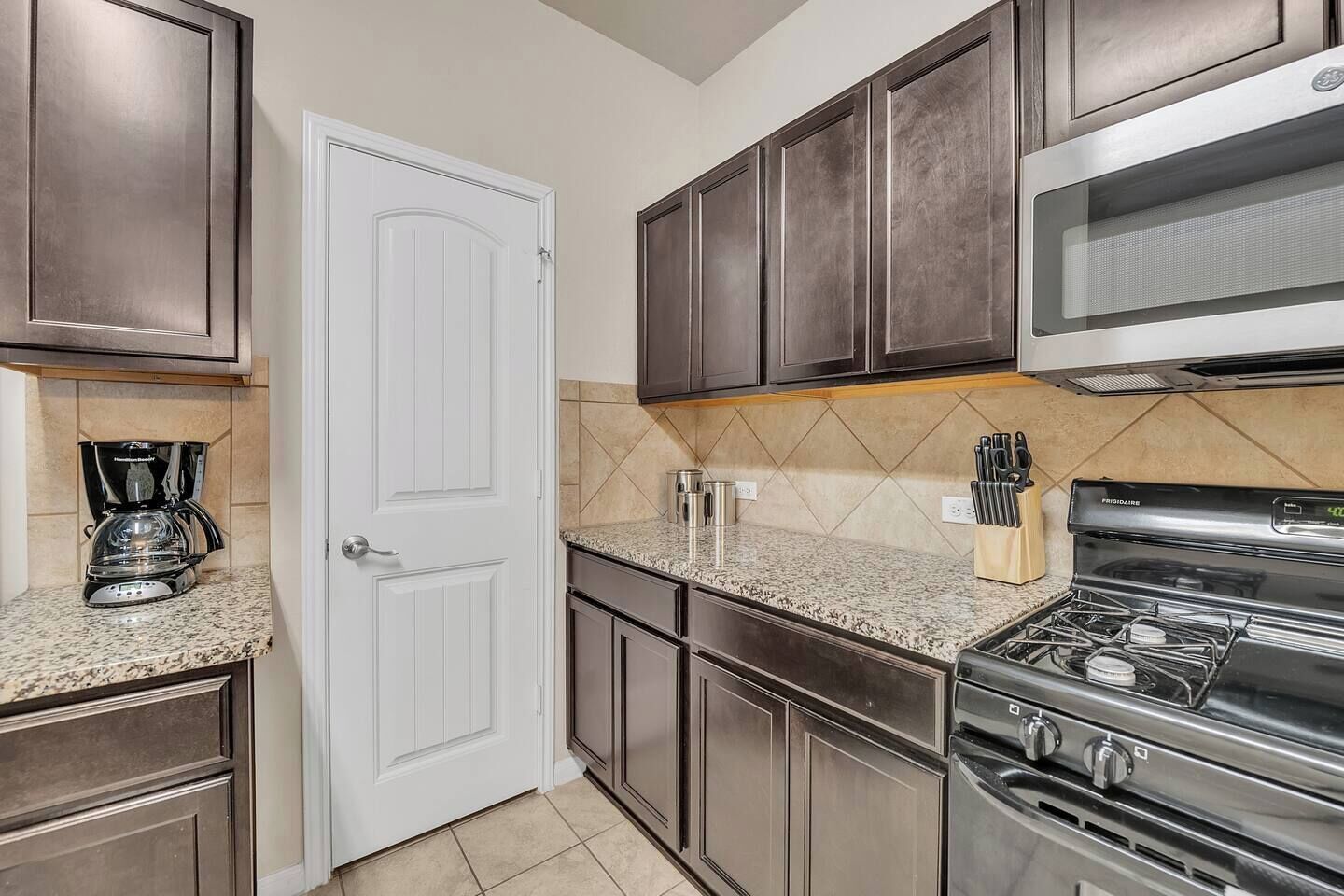 Fridge, cookware/dishes/utensils