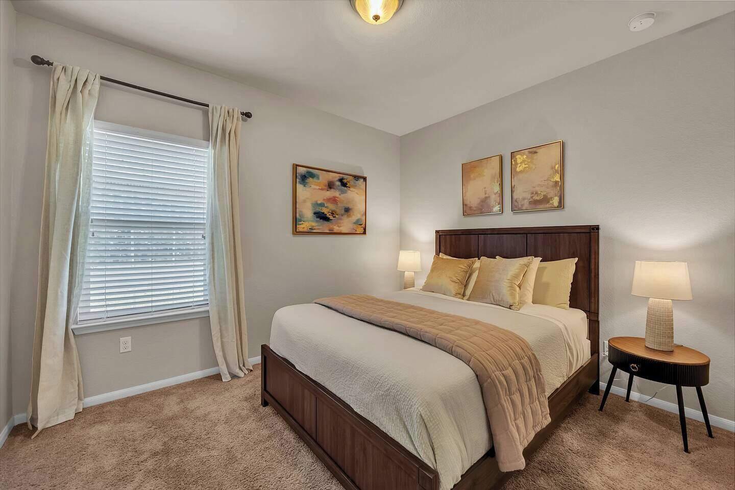 4 bedrooms, desk, iron/ironing board, free WiFi