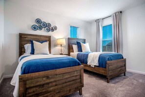 4 bedrooms, desk, iron/ironing board, bed sheets