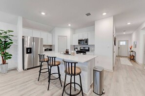 Private kitchen - 4BR Corporate Stay in Hutto (Hutto)