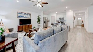 TV - 4BR Corporate Stay in Hutto (Hutto)