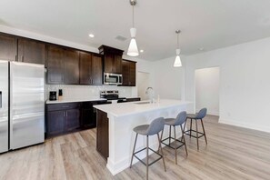 Cookware/dishes/utensils - Workers Heaven in Lorena (Austin)