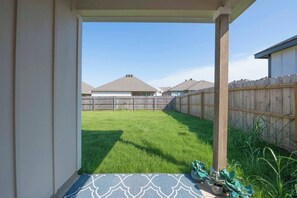 Property grounds - Workers Heaven in Lorena (Austin)