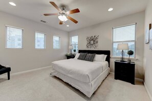 4 Schlafzimmer, Schreibtisch, Bügeleisen/Bügelbrett, Bettwäsche