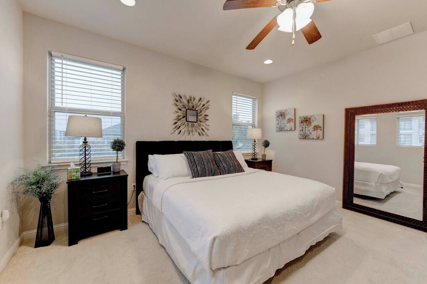 4 bedrooms, desk, iron/ironing board, WiFi (free)