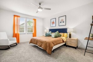 4 Schlafzimmer, Schreibtisch, Bügeleisen/Bügelbrett