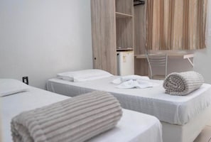 Room - Hotel Vitória - Guaíra PR (Guaíra)