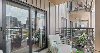 Southern Comfort-Short Walk to Broadway, Heated Pool & Gym, Free Parking at the Hyve