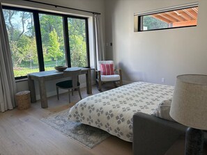 4 bedrooms, desk, iron/ironing board, free WiFi