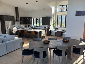 Dining - Your Own Private Retreat - pool, hot tub, cold plunge, red light sauna, pickleball (Asheville)