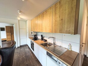 Mikrowelle, Ofen, Geschirrspüler