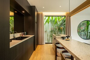 Deluxe Villa, 2 Bedrooms, Patio, Pool View | Dining room