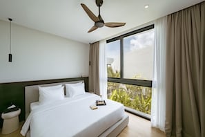 Vila Deluks, 2 kamar tidur, patio, pemandangan kolam renang | Seprai katun Mesir, seprai premium, brankas, dan meja kerja