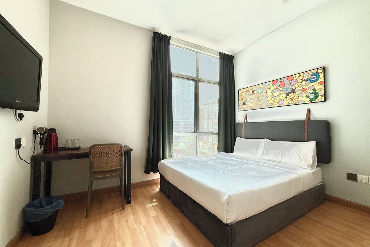 Deluxe Quadruple Room | Desk, free WiFi